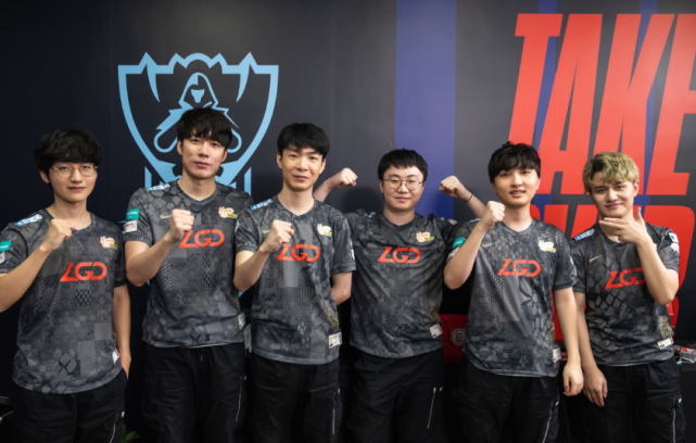 场内成绩与 场内成绩与